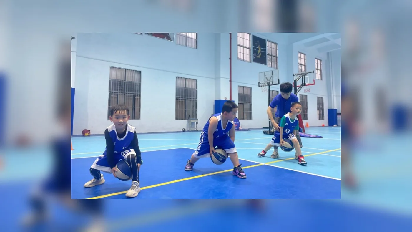 乐动篮球俱乐部室内训练